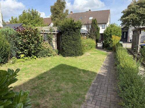 Vorgarten - 4 Zimmer Doppelhaushälfte in Kiel