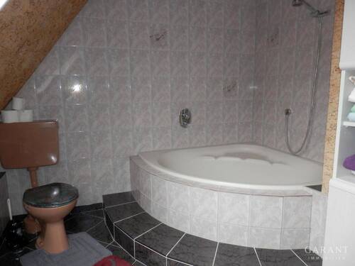 Elternbadeziimmer - 8 Zimmer Doppelhaushälfte in Schöntal