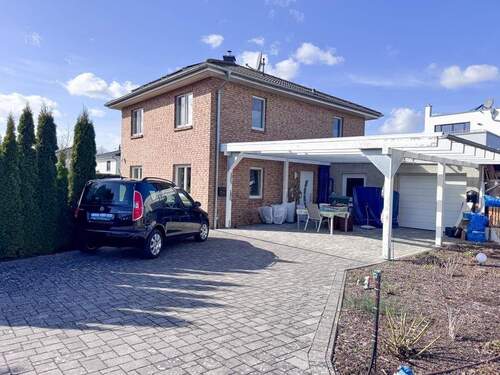 Hausansicht - Neuwertiges Einfamilienhaus mit hochwertiger Ausstattung