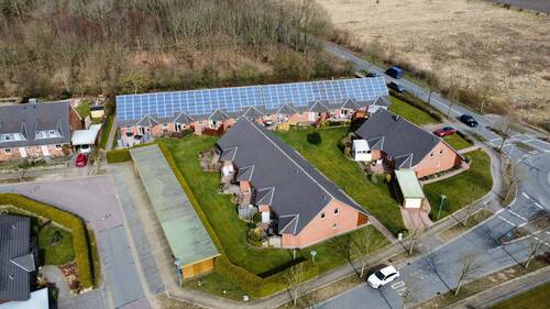 Luftbild Süd - Reihenmittelhaus mit 73,90 m² in Tarp zum Kaufen