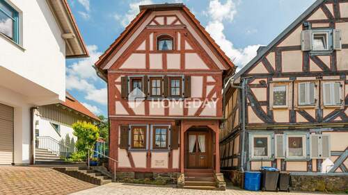 Außenansicht 1 - Historisches Juwel in ruhiger Lage: Charmantes Einfamilienhaus mit großem Garten und Nebengebäude