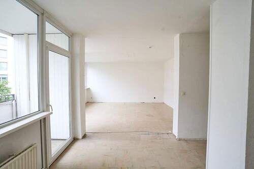 Blick ins Wohnzimmer - 