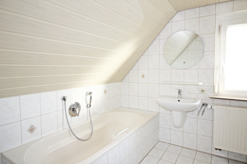 Tageslichtbad mit Badewanne - 