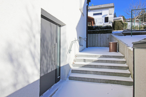 Aluminium-Eingangstür / Untergeschoss - Einfamilienhaus mit 110,00 m&sup2; in Albstadt zum Kaufen