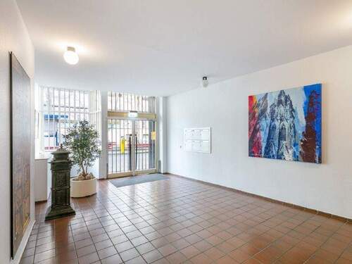 Eingangshalle - 4 Zimmer Etagenwohnung zum Kaufen in Köln
