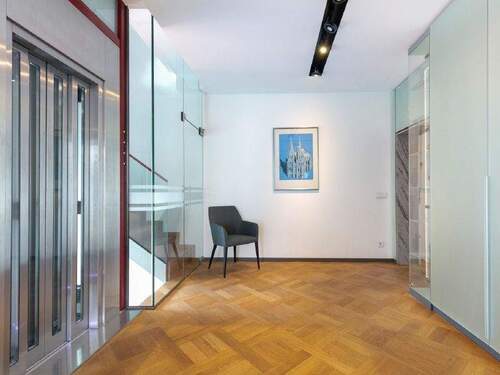 Austritt Aufzug im 4 Obergeschoss - 4 Zimmer Etagenwohnung in Köln