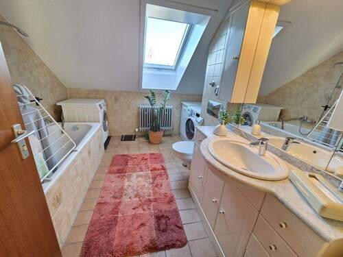 Badezimmer zu Fenster - 