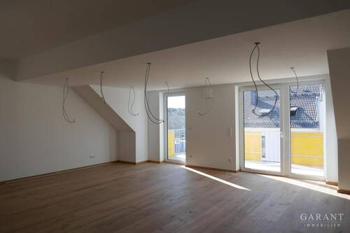 Wohnzimmer - Etagenwohnung mit 126,00 m&sup2; in Wiesbaden-Mainz-Kostheim zum Kaufen