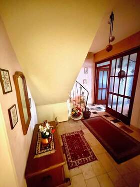 Eingangsbereich.jpeg - 5 Zimmer Einfamilienhaus in Frickenhausen