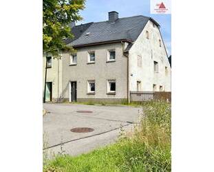 Teilsaniertes Reihenendhaus mit Garage und extra Garten in Sayda