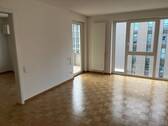 Wohn-/Essbereich mit Zugang zum Balkon - 2 Zimmer Etagenwohnung zur Miete in Nürnberg