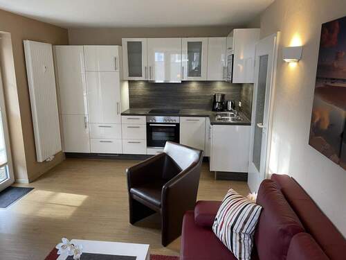 Wohnraum mit Küche - 2 Zimmer Etagenwohnung in Cuxhaven