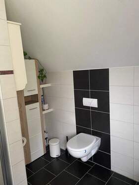 WC mit kleiner Abstellecke - 