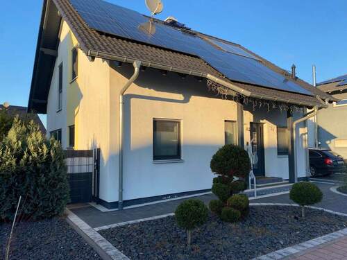 Vorgarten - 5 Zimmer Einfamilienhaus in Bürstadt