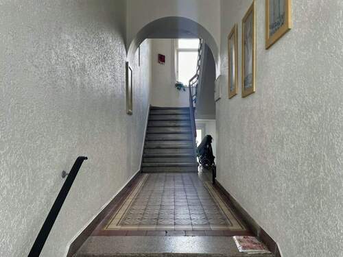 Treppenhaus - 3 Zimmer Etagenwohnung in Dortmund