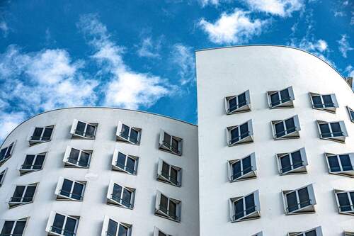 Düsseldorf - Bilk - Vollvermietetes MfH mit 10 Einheiten & Aufzug im Lorettoviertel, nähe Medienhafen