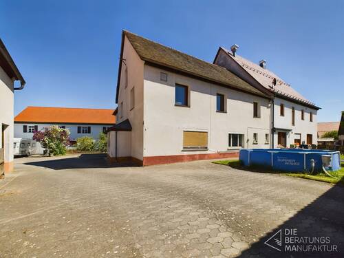 Garagenzufahrt - 9 Zimmer Mehrfamilienhaus, Wohnhaus in Lauf an der Pegnitz