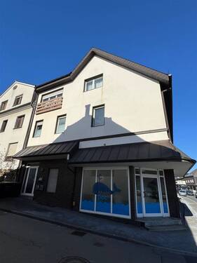 Seiten-Ansicht - 8 Zimmer Mehrfamilienhaus, Wohnhaus in Meschede