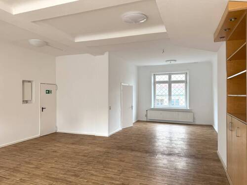 Blick Richtung Hof - 2 Zimmer Büro zur Miete in Pinneberg