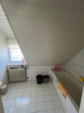 Bad mit Wanne - 