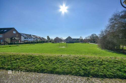 Familienfreundlicher Spielplatz in unmittelbarer Nähe - 