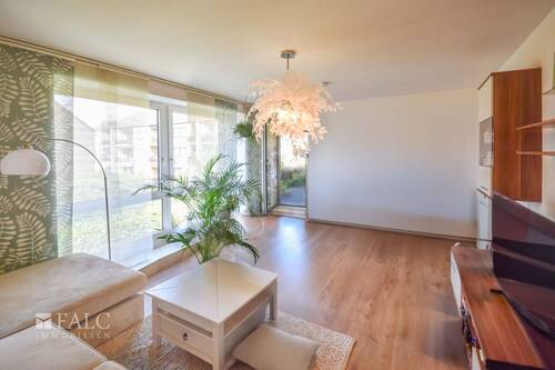Wohnraum mit Balkonzugang - 