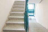 Hausflur - Etagenwohnung mit 66,80 m&sup2; in Dresden zum Kaufen