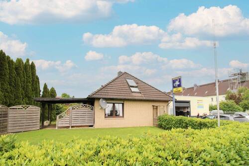 Galerie - Handwerker und Bastler aufgepasst!!! Gepflegtes 3-Zi. Haus inkl. Werkstatt in Sande!