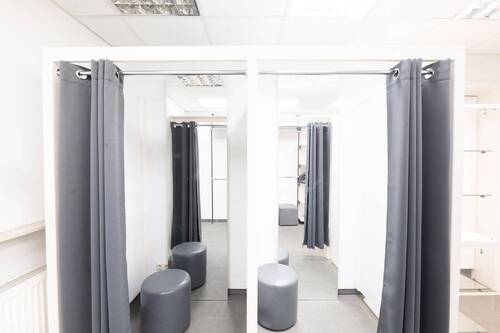 Umkleidekabinen - 3 Zimmer Gewerbeobjekt (Büro, Produktion, Verkauf) in Stade