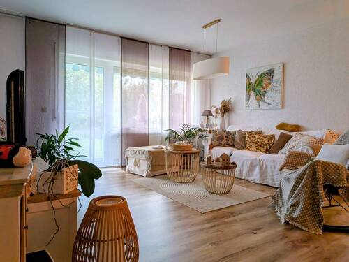 Wohnzimmer - stilvolle ETW mit Terrasse. - 189.000,00 EUR Kaufpreis, ca.  93,00 m² Wohnfläche