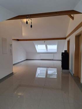 Wohnzimmer - 2 Zimmer Etagenwohnung zum Kaufen in Albershausen