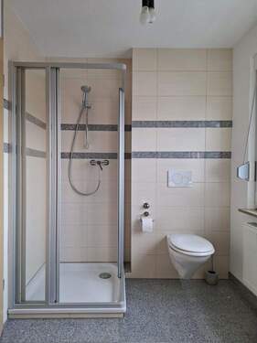 Bad mit Dusche - 