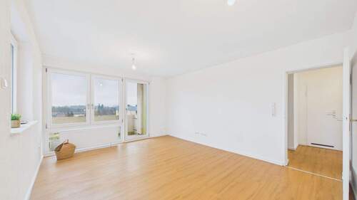 Wohnzimmer - Frisch sanierte 3-Zimmer-Wohnung mit Potenzial im Dachgeschoss eines gepflegten Mehrfamilienhauses (Kopie)