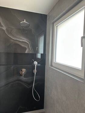 Dusche ebenerdiges Duschfeld, Fenster - 