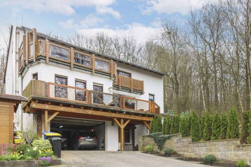 Außenansicht Straße - 4 Zimmer Etagenwohnung zum Kaufen in Bad Salzdetfurth