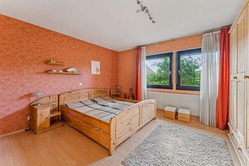 großes Schlafzimmer EG - 