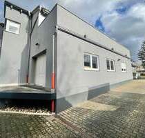 Zirndorf: Gewerbehallen mit 2 großen Wohneinheiten, neuer Heizung, Lastenaufzug etc.