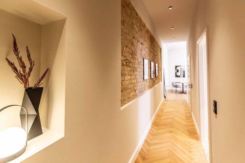 Flur - Stilvoller Altbau-Traum in Bestlage Mitte - 2,5 Zimmer mit luxuriösem Interior-Konzept