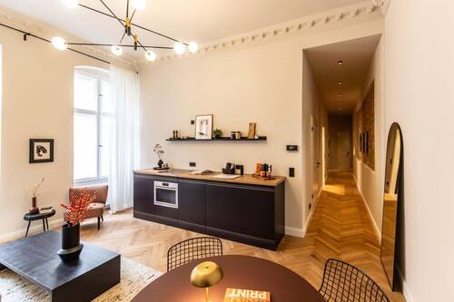 Wohnzimmer / Wohnküche - 2 Zimmer Etagenwohnung zum Kaufen in Berlin