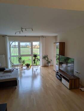 Bild 1 - Helle renovierte 3 Zimmerwohnung in Top Lage mit 2 Garagen