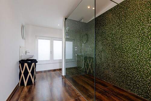 Badezimmer- Dachgeschoss - 