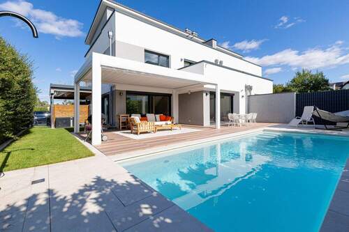 Garten, Pool und Terrasse - 