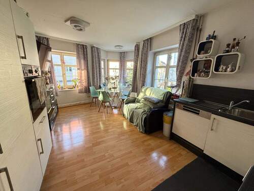 1.OG - Wohnzimmer mit Küche - 