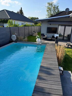 Pool mit Terrasse - 