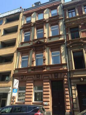 Front - 2 Zimmerwohnung mit separater Küche in schönem Altbau