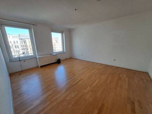 Wohnzimmer - 2 Zimmer Etagenwohnung zur Miete in Köln