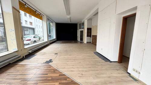 Verkaufsfläche.jpg - Nürnberg-Tafelfeldstraße ! Geräumiger Laden 80 m² sehr großer Schaufensterfläche