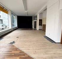 Nürnberg-Tafelfeldstraße ! Geräumiger Laden 80 m² sehr großer Schaufensterfläche