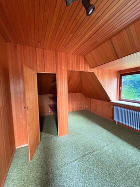 Obergeschoss hinteres Zimmer - 