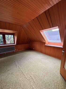 Obergeschoss hinteres Zimmer - 